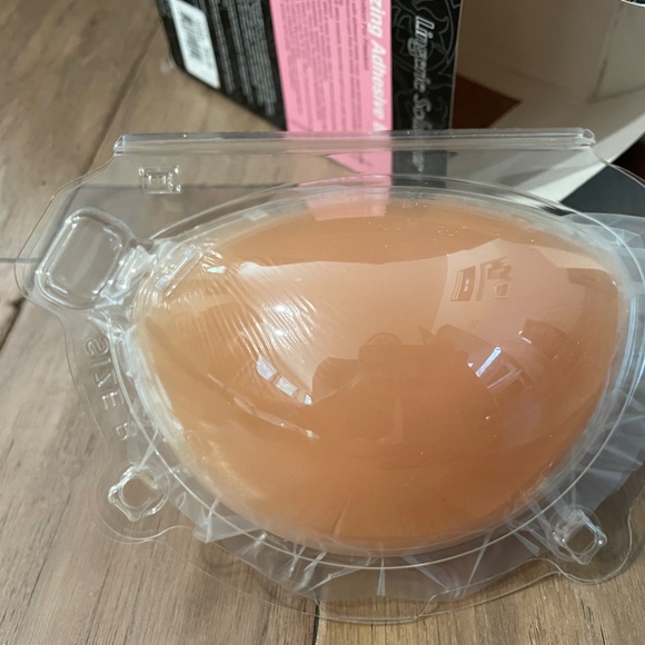 New in Box Adhesive Bra, B Cup - Picture 7 of 10